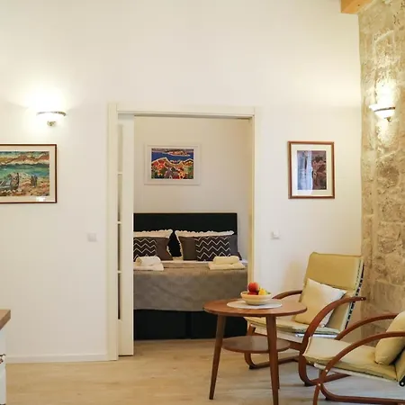 Sessa's Palace Apartman