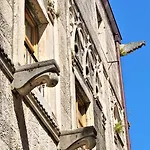 Sessa's Palace Apartment