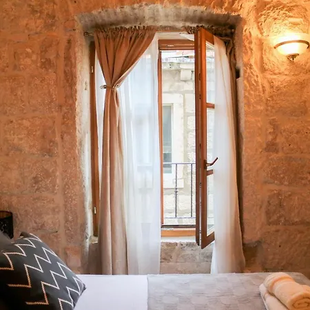 公寓 Sessa's Palace *