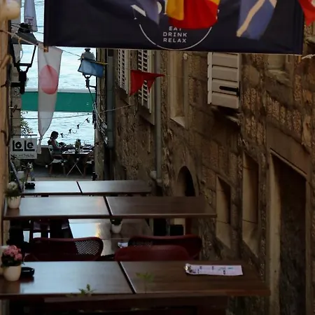 公寓 Sessa's Palace 科尔丘拉