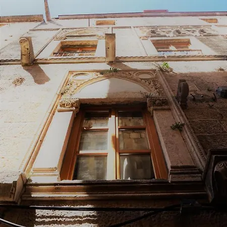 Sessa's Palace Apartman *