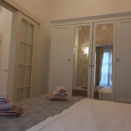 Sessa's Palace Apartament *